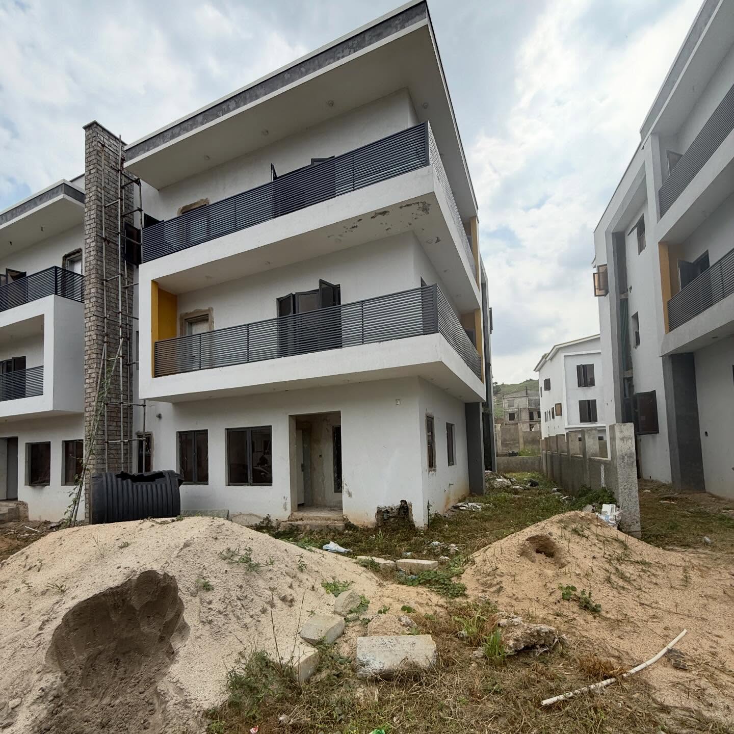 5 bedroom semi-detached duplex for sale in Katampe, Abuja