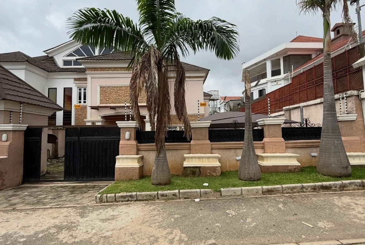 5 bedroom semi-detached duplex for sale in Guzape, Abuja