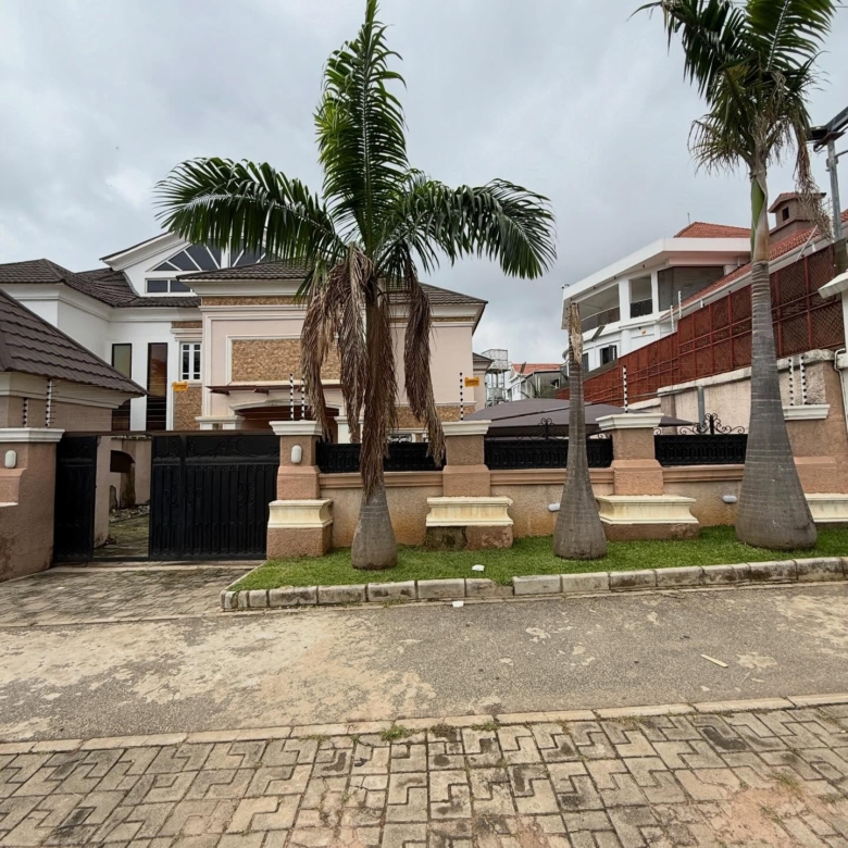 5 bedroom semi-detached duplex for sale in Guzape, Abuja