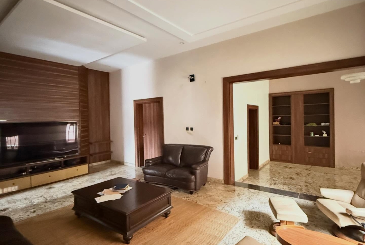 5 bedroom semi-detached duplex for sale in Guzape, Abuja