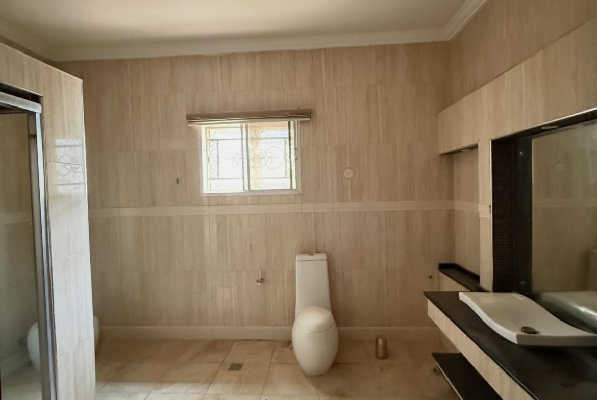5 bedroom semi-detached duplex for sale in Guzape, Abuja
