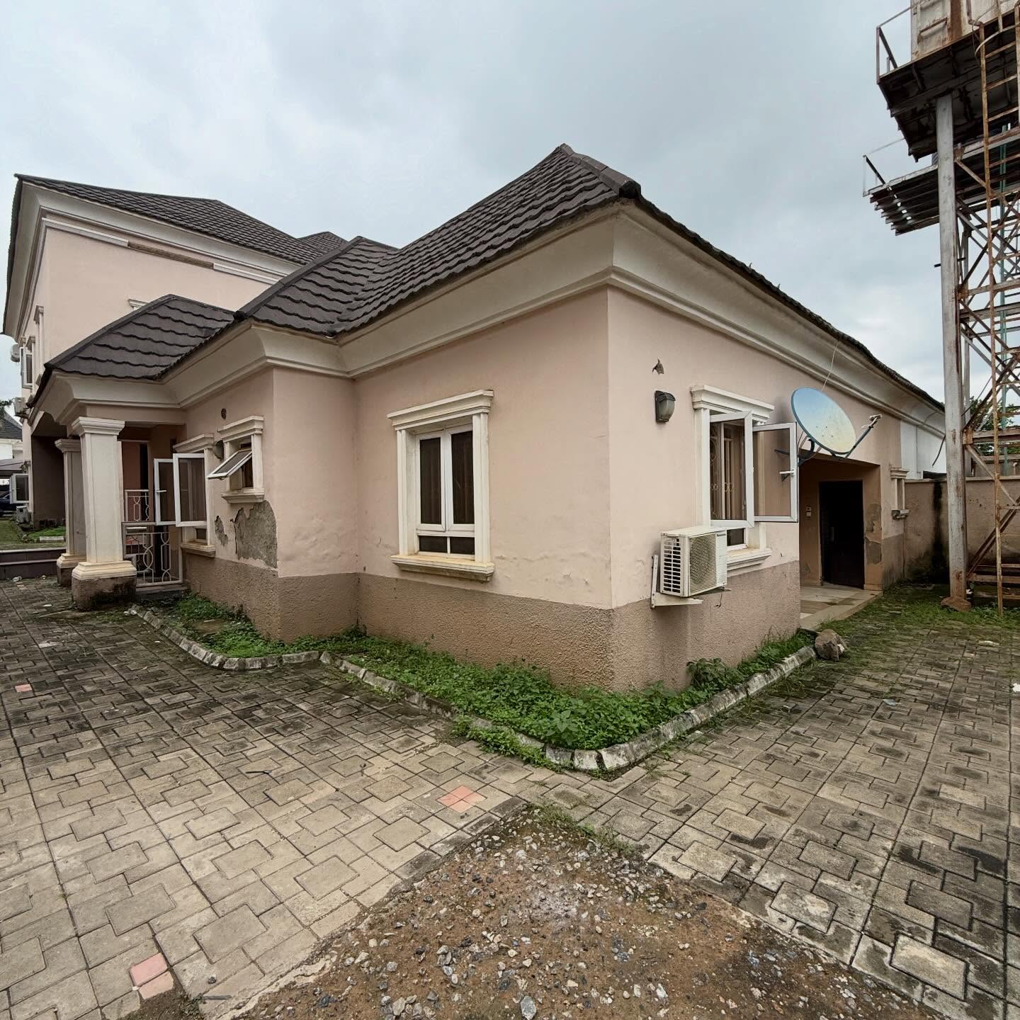 5 bedroom semi-detached duplex for sale in Guzape, Abuja
