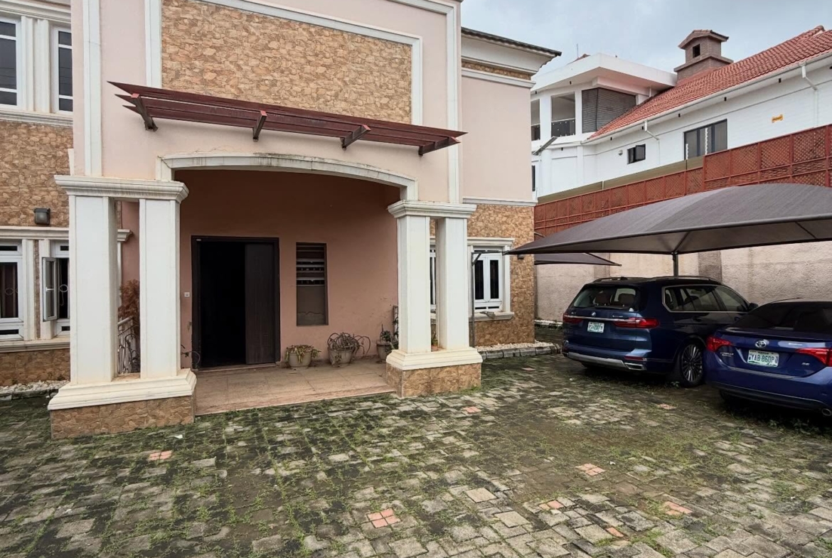 5 bedroom semi-detached duplex for sale in Guzape, Abuja