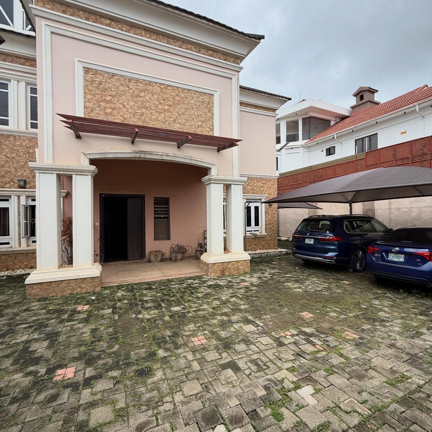 5 bedroom semi-detached duplex for sale in Guzape, Abuja