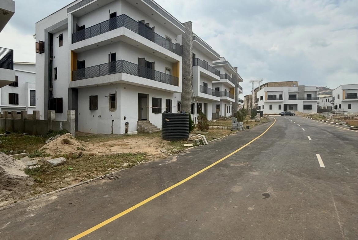 5 bedroom semi-detached duplex for sale in Katampe, Abuja