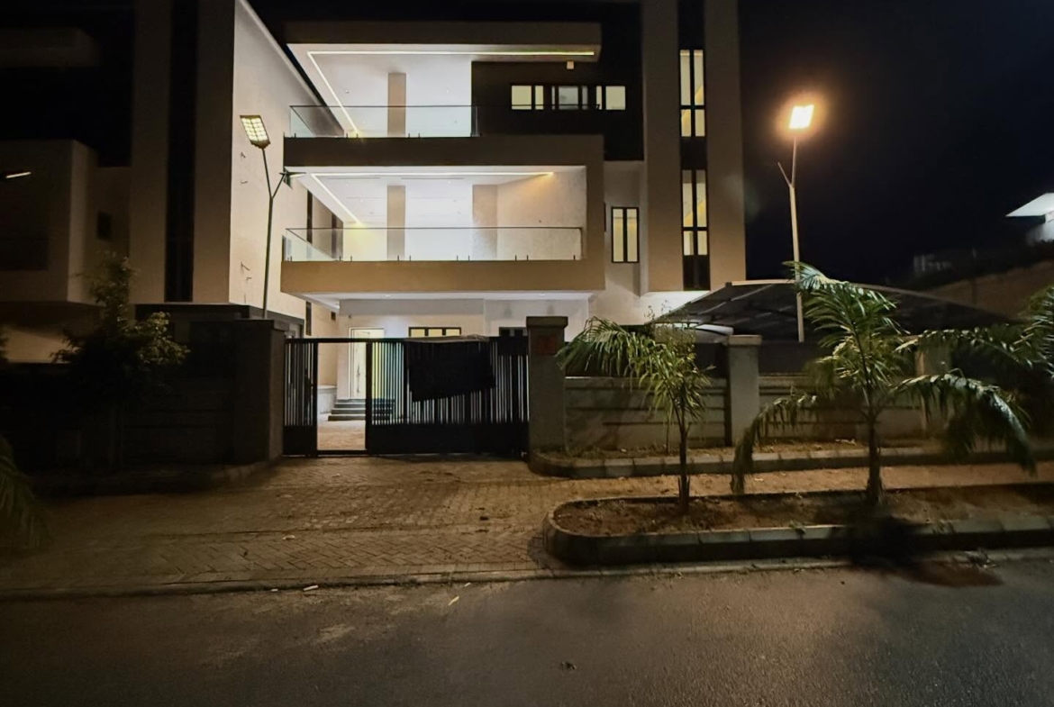 6 bedroom smart detached duplex for sale in Katampe Extension, Abuja