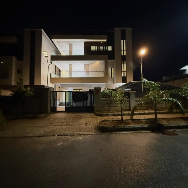 6 bedroom smart detached duplex for sale in Katampe Extension, Abuja