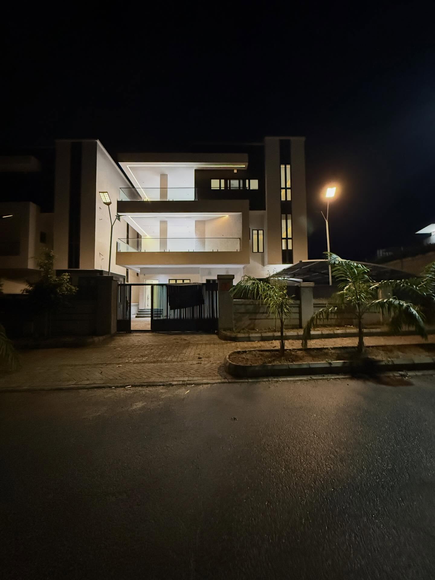 6 bedroom smart detached duplex for sale in Katampe Extension, Abuja