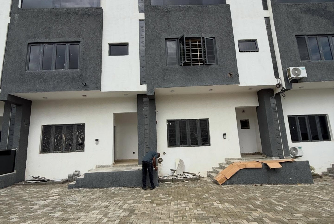 4 bedroom terrace duplex for rent in Guzape, Abuja