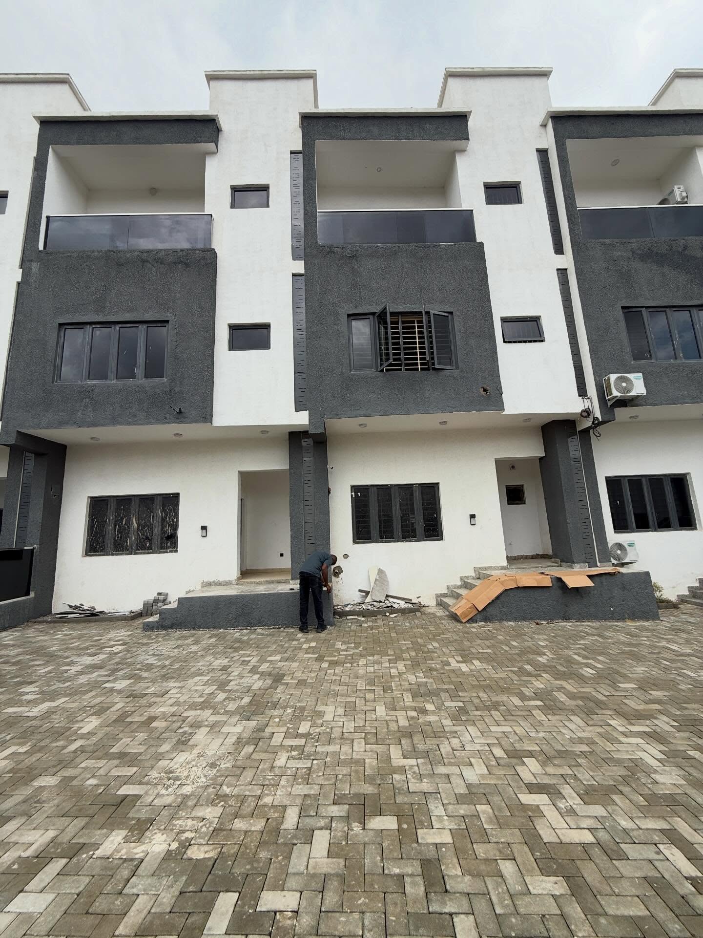 4 bedroom terrace duplex for rent in Guzape, Abuja
