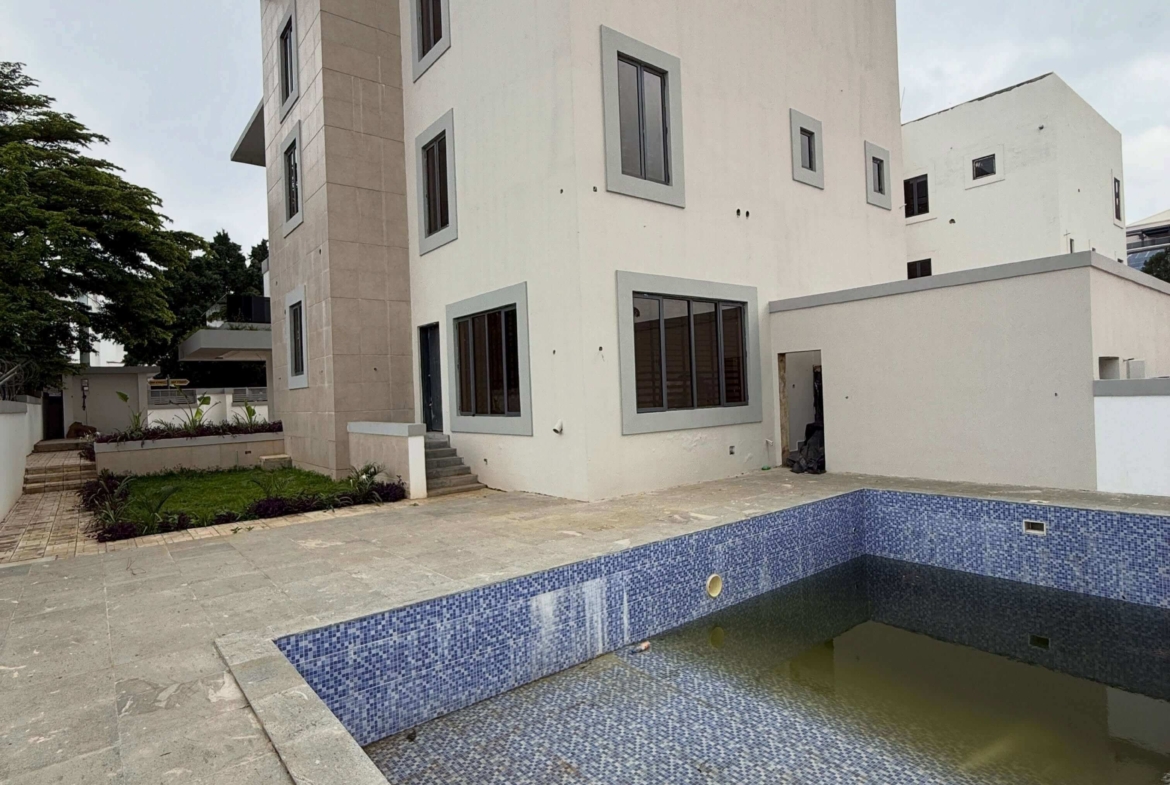 6 bedroom fully detached duplex for sale in Maitama, Abuja