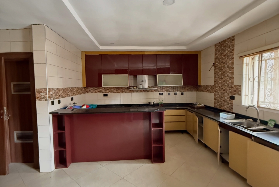 5 Bedroom Semi-Detached Duplex with Guest Chalet for Sale in Guzape, Abuja