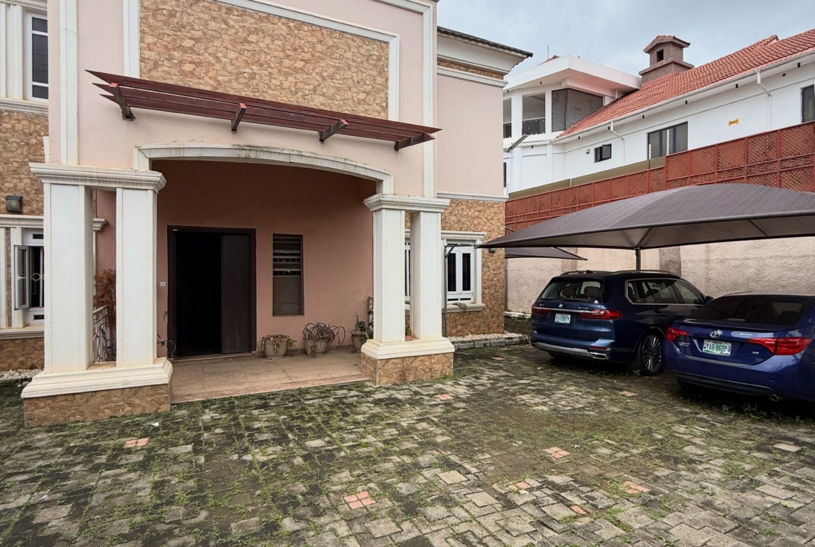 5 Bedroom Semi-Detached Duplex with Guest Chalet for Sale in Guzape, Abuja