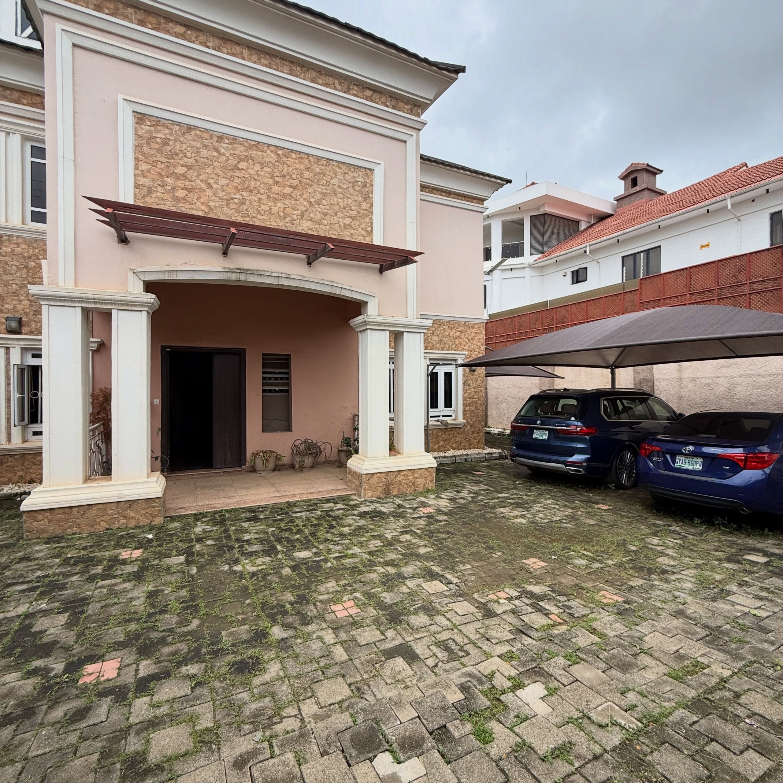 5 Bedroom Semi-Detached Duplex with Guest Chalet for Sale in Guzape, Abuja