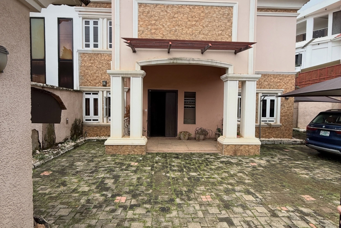5 Bedroom Semi-Detached Duplex with Guest Chalet for Sale in Guzape, Abuja