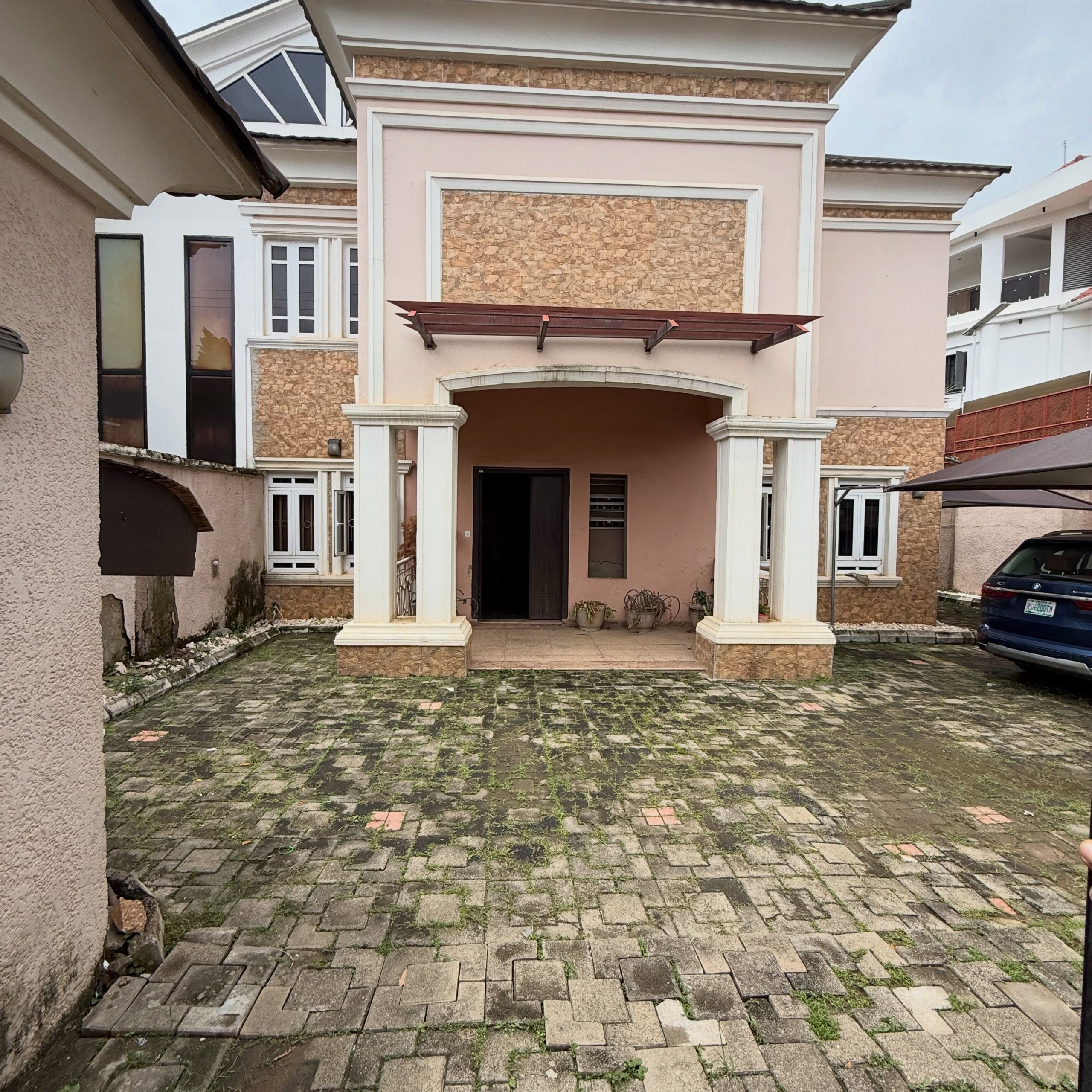 5 Bedroom Semi-Detached Duplex with Guest Chalet for Sale in Guzape, Abuja