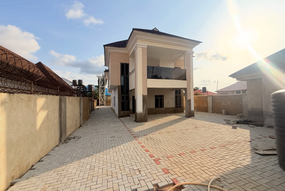 4 bedroom detached duplex for sale in Apo Resettlement, Abuja
