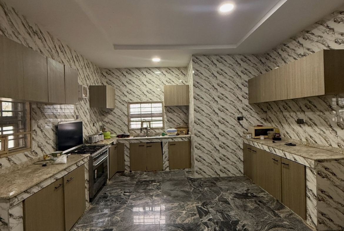 5 bedroom detached duplex for sale in Guzape, Abuja