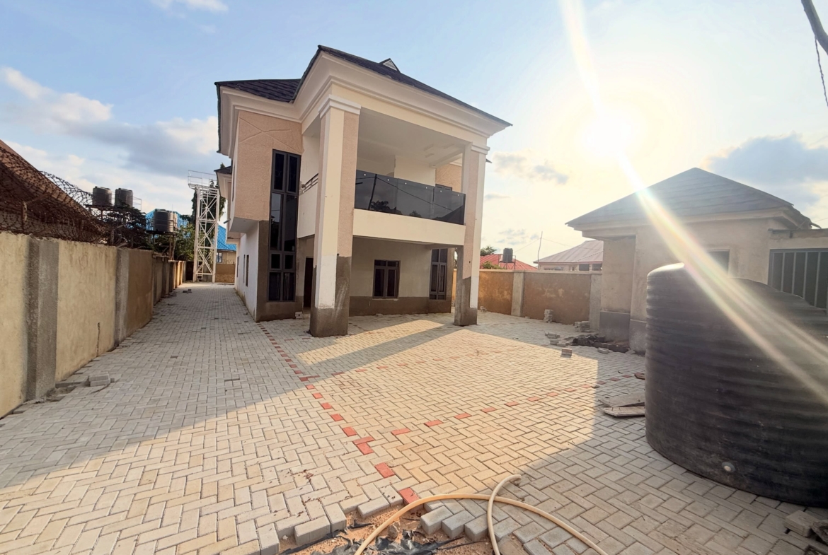 4 bedroom detached duplex for sale in Apo Resettlement, Abuja