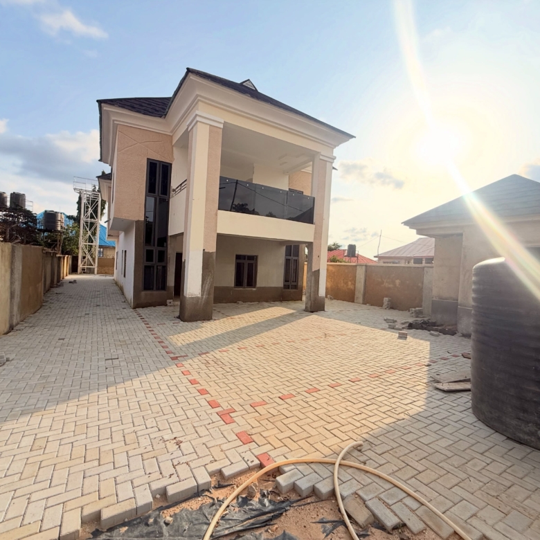 4 bedroom detached duplex for sale in Apo Resettlement, Abuja