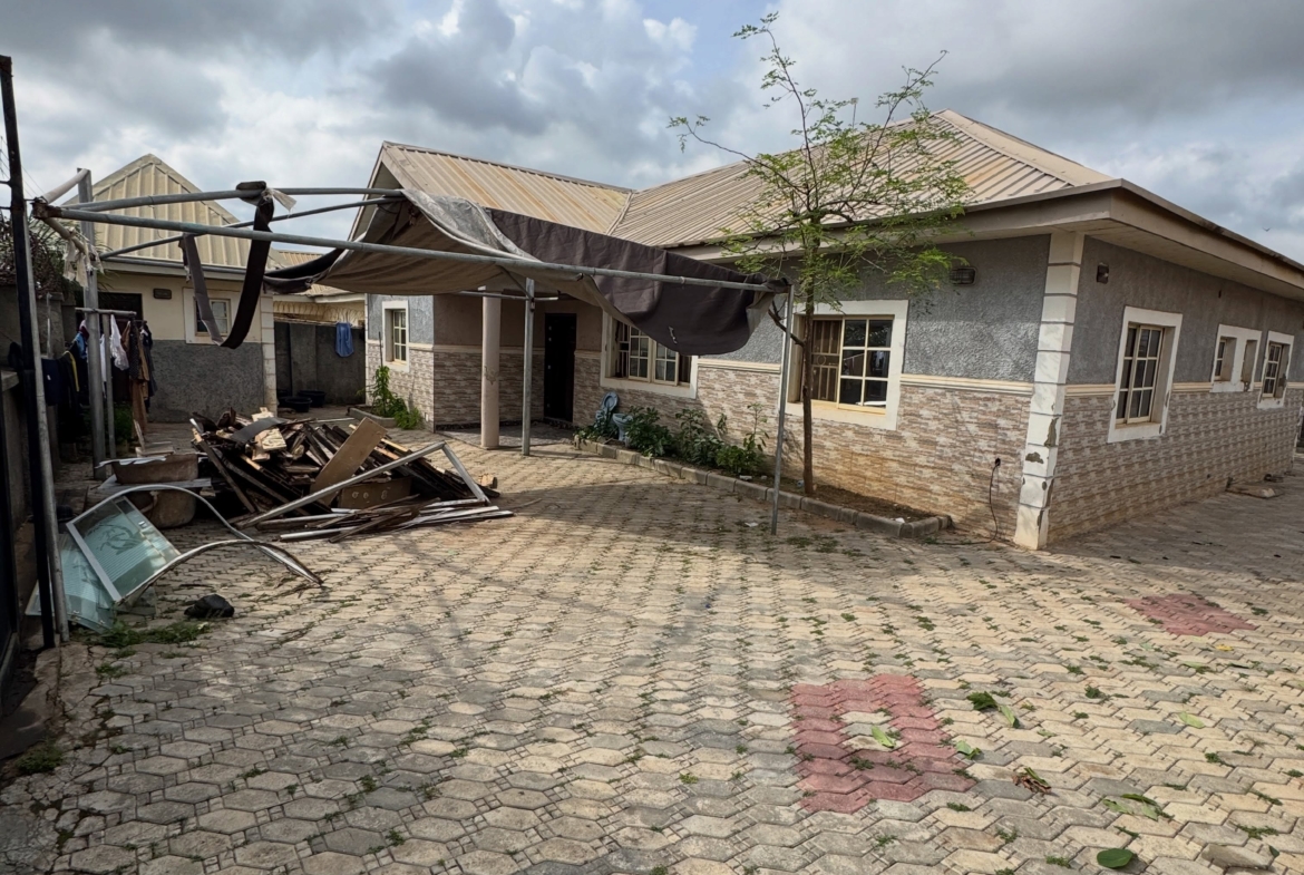 spacious 3 bedroom bungalow to let in Lokogoma, Abuja