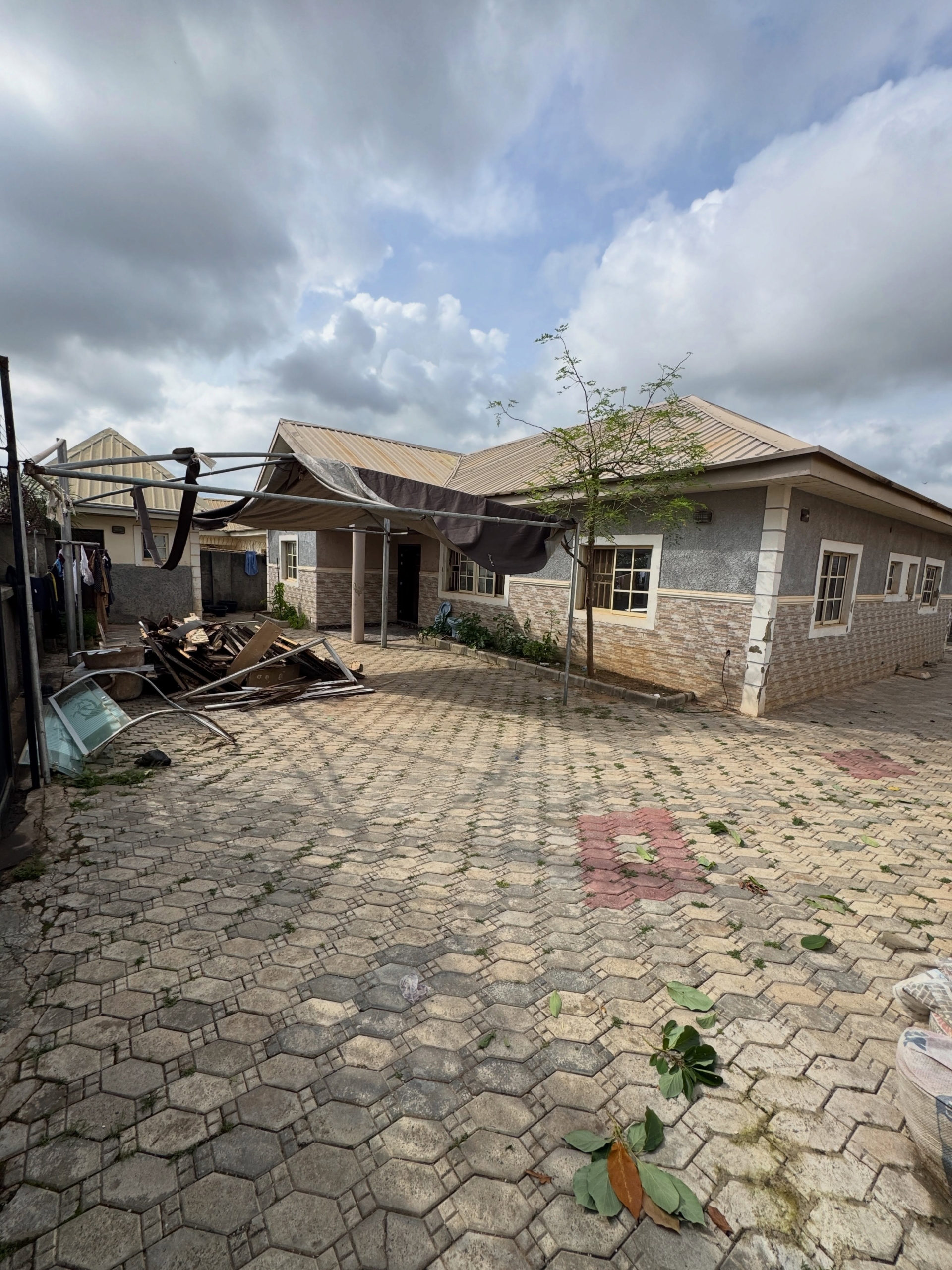 spacious 3 bedroom bungalow to let in Lokogoma, Abuja