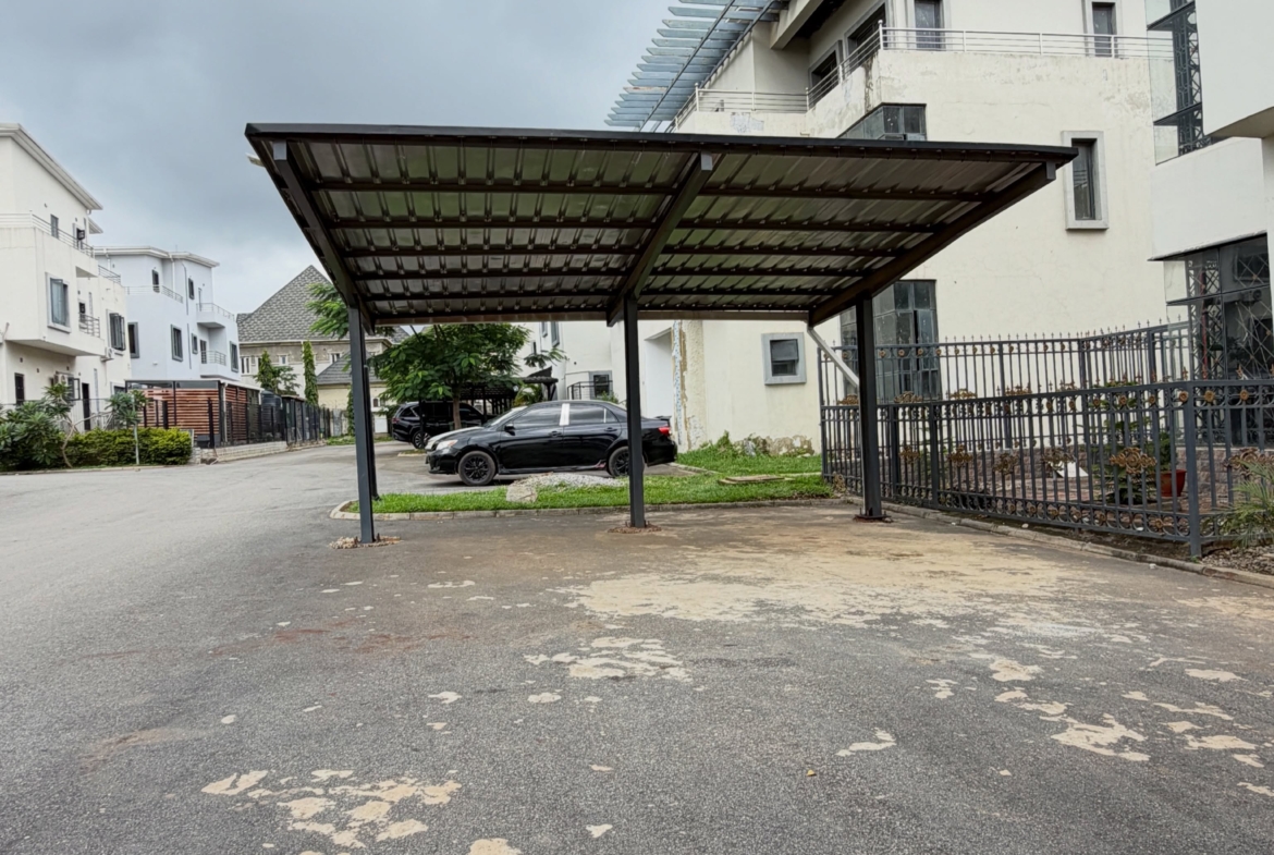 This exquisite 7 bedroom detached duplex with Boys' Quarters to let in Apo Dutse