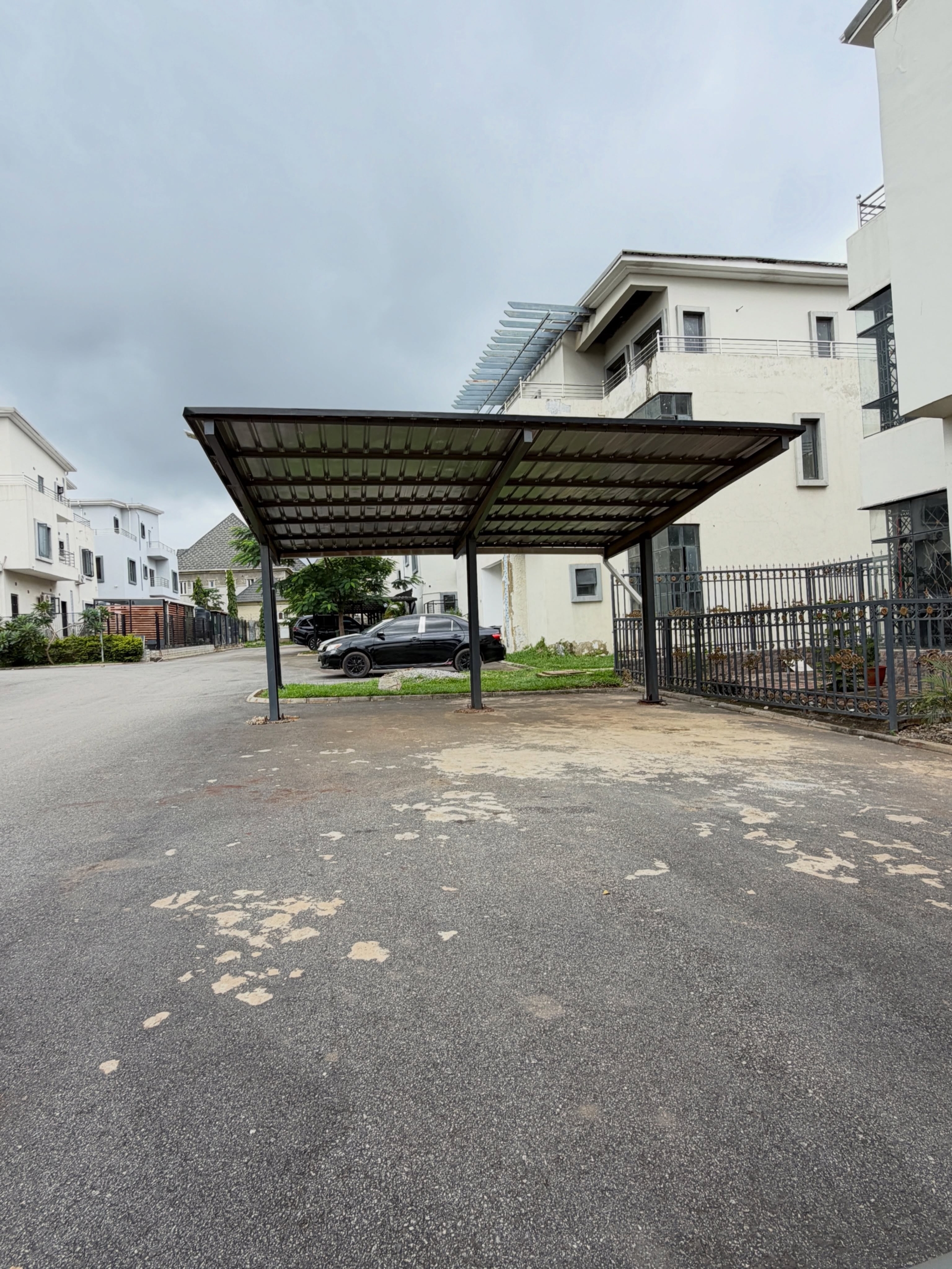 This exquisite 7 bedroom detached duplex with Boys' Quarters to let in Apo Dutse