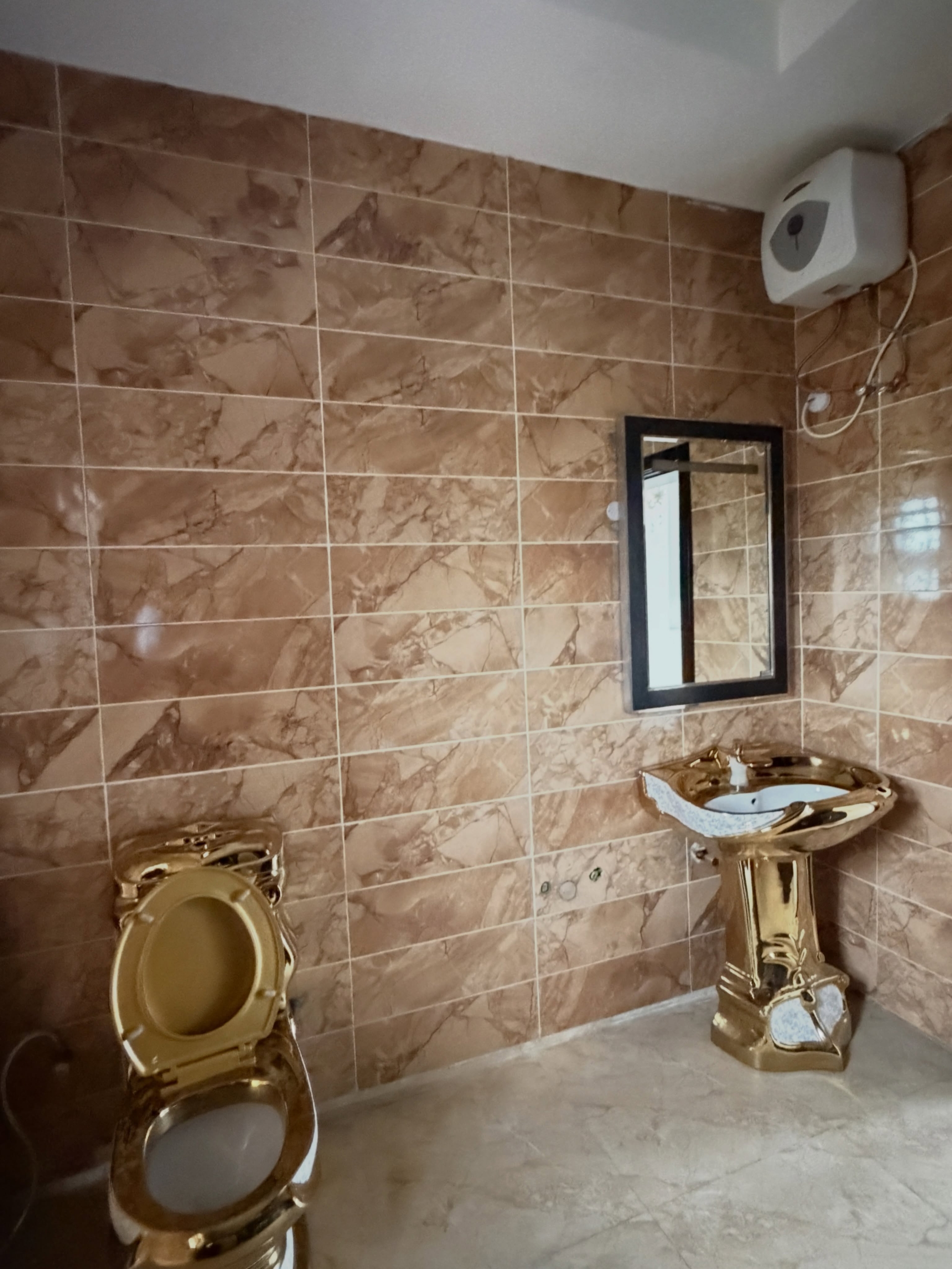 This exquisite 7 bedroom detached duplex with Boys' Quarters to let in Apo Dutse
