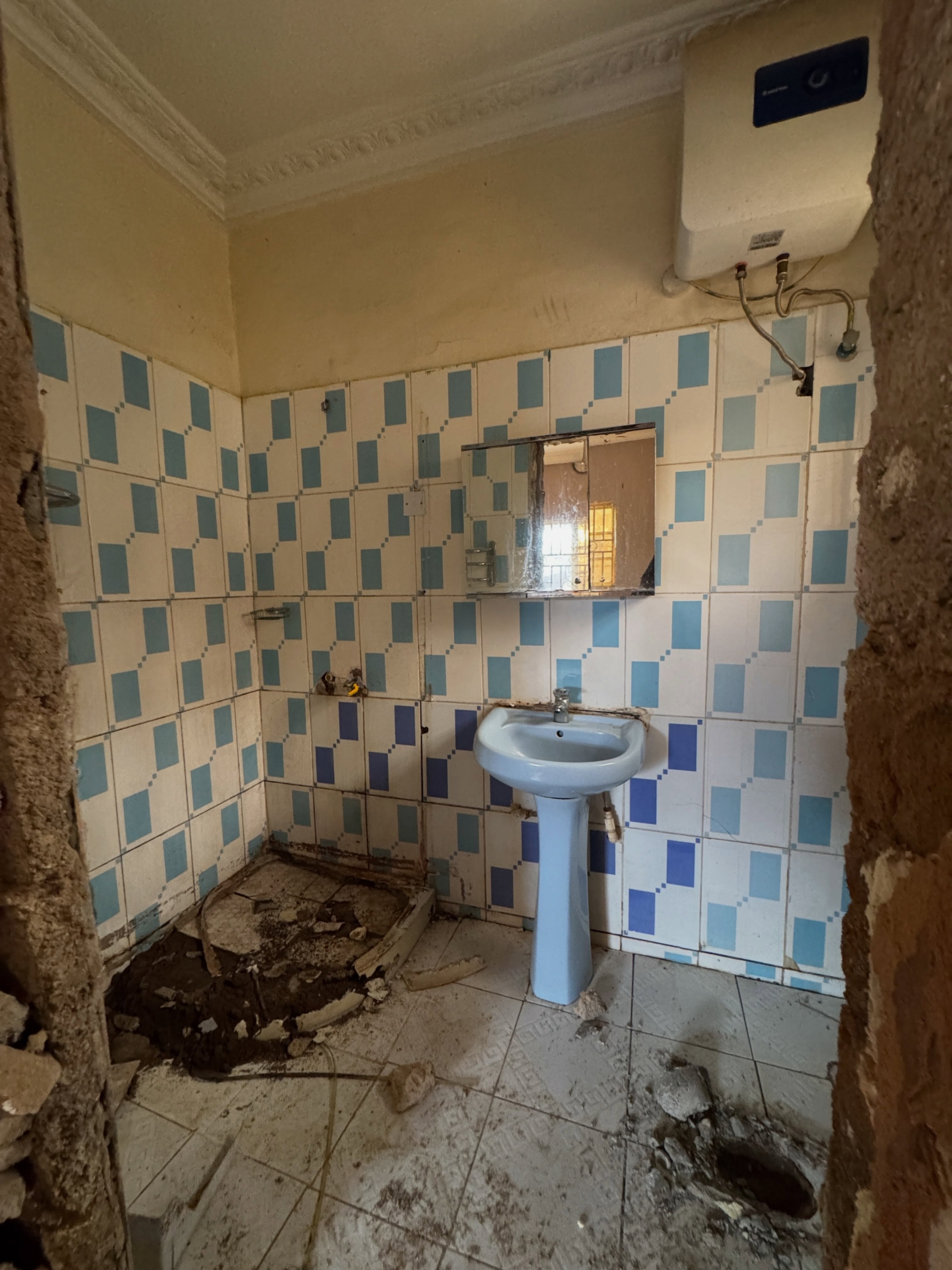 spacious 3 bedroom bungalow to let in Lokogoma, Abuja