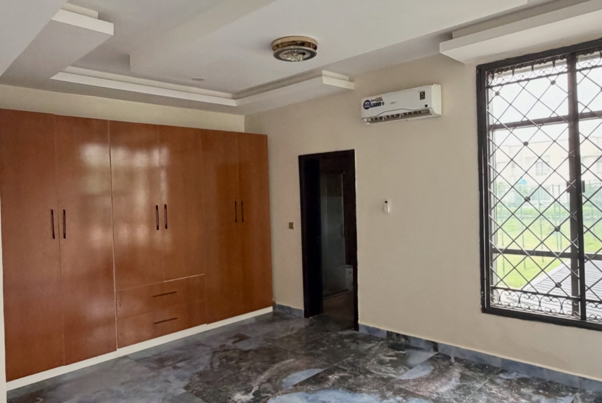 This exquisite 7 bedroom detached duplex with Boys' Quarters to let in Apo Dutse