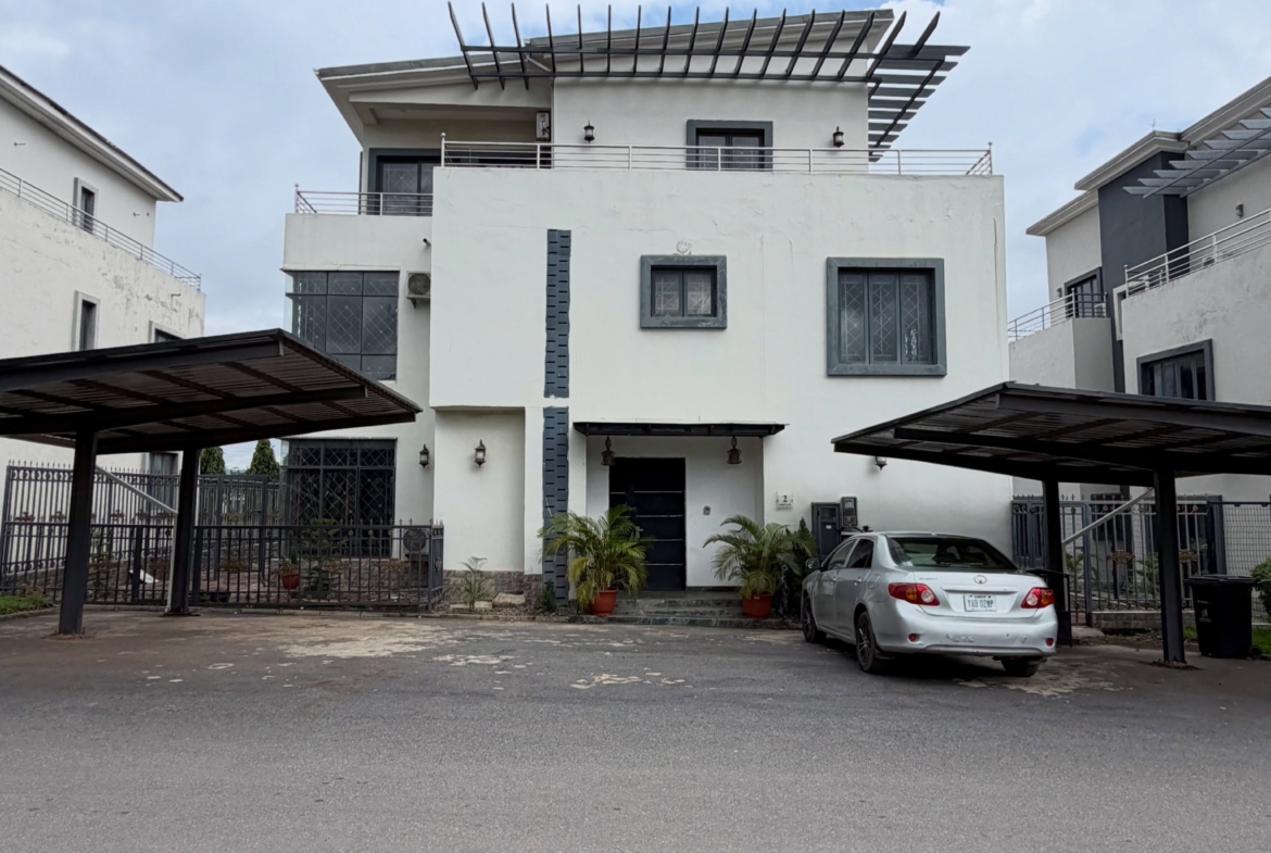 This exquisite 7 bedroom detached duplex with Boys' Quarters to let in Apo Dutse