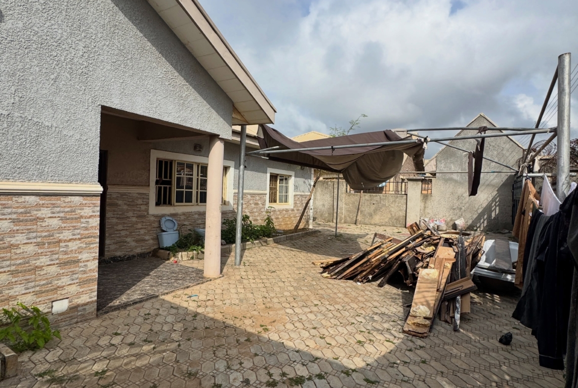 spacious 3 bedroom bungalow to let in Lokogoma, Abuja