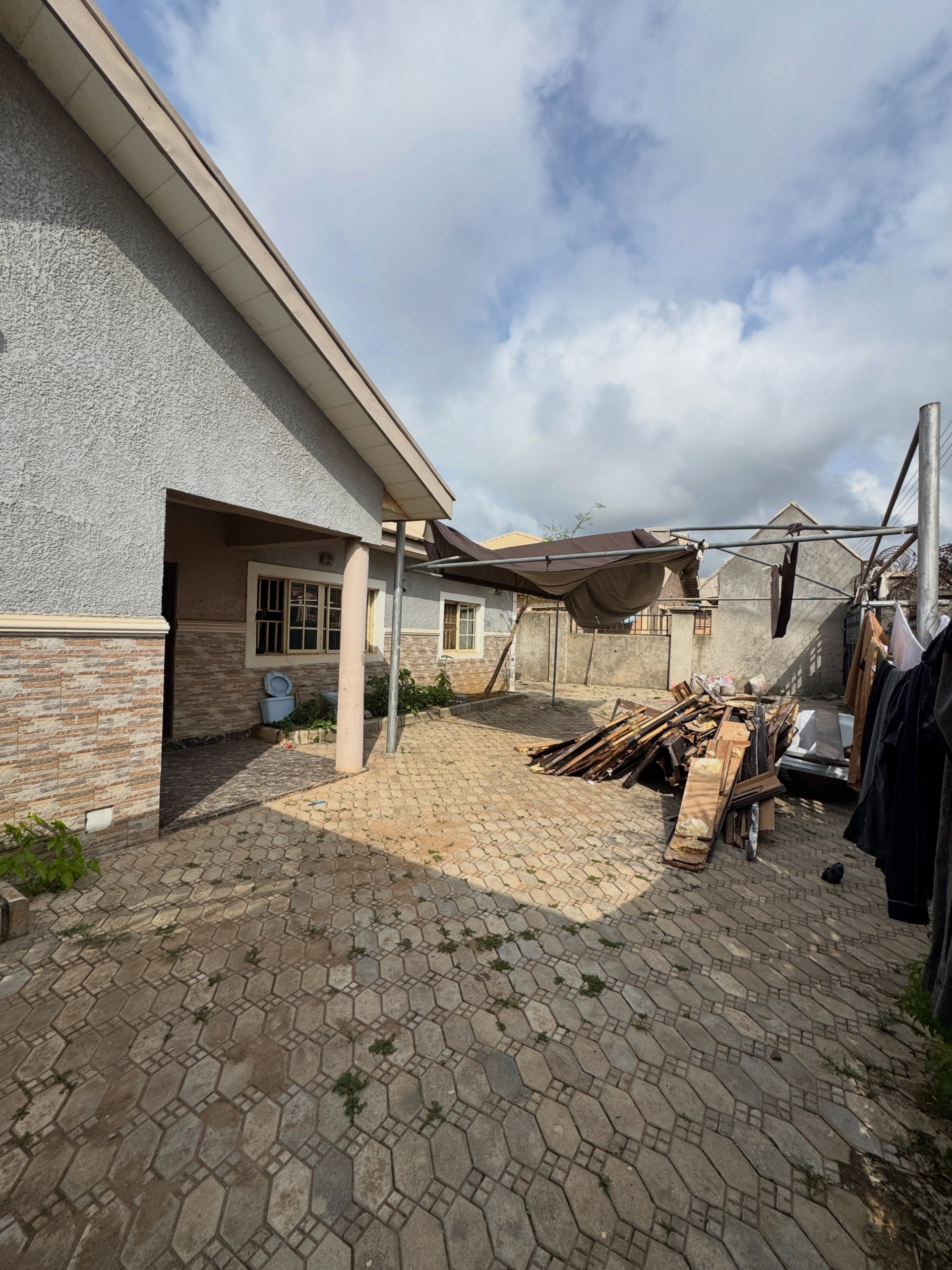 spacious 3 bedroom bungalow to let in Lokogoma, Abuja