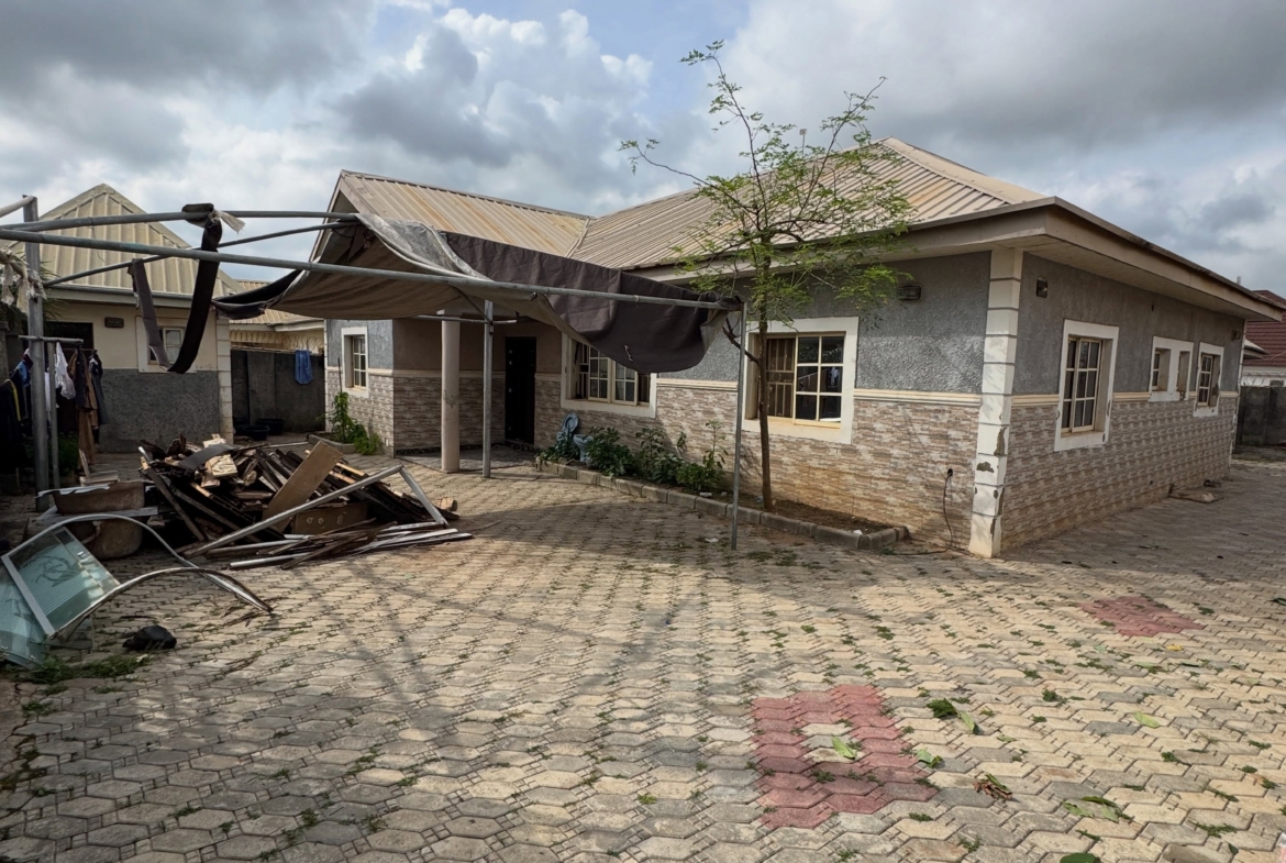 spacious 3 bedroom bungalow to let in Lokogoma, Abuja