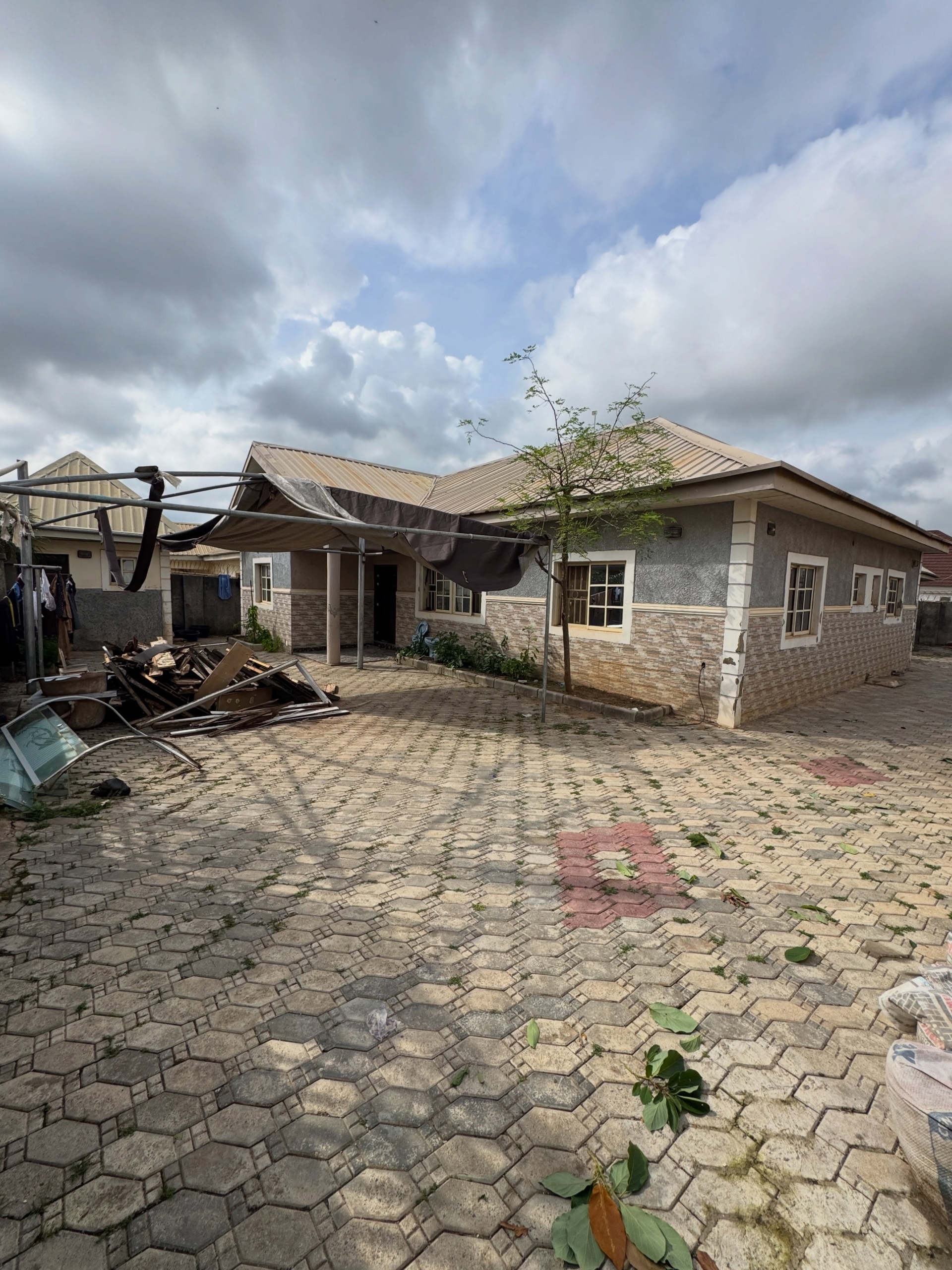 spacious 3 bedroom bungalow to let in Lokogoma, Abuja