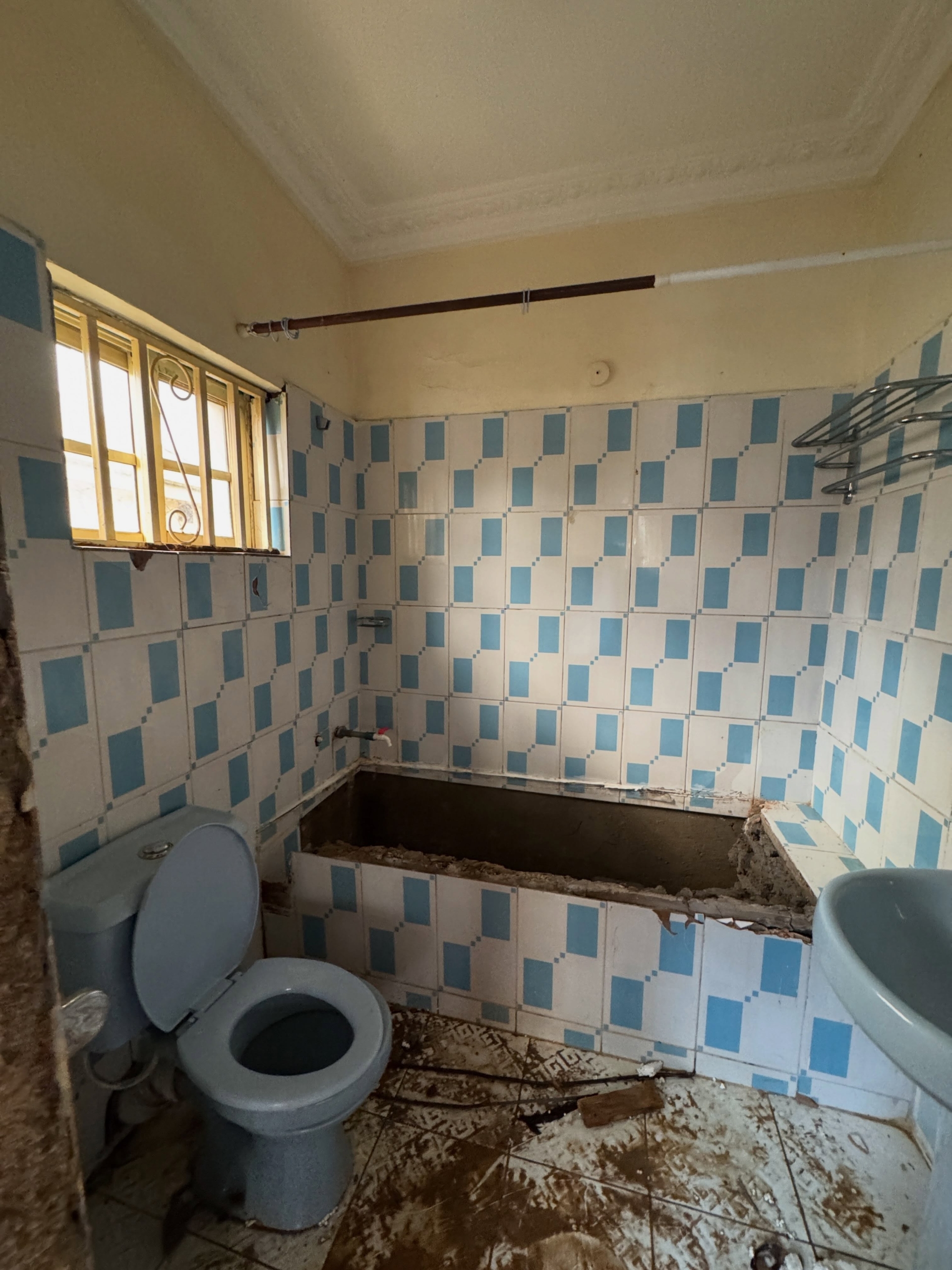 spacious 3 bedroom bungalow to let in Lokogoma, Abuja
