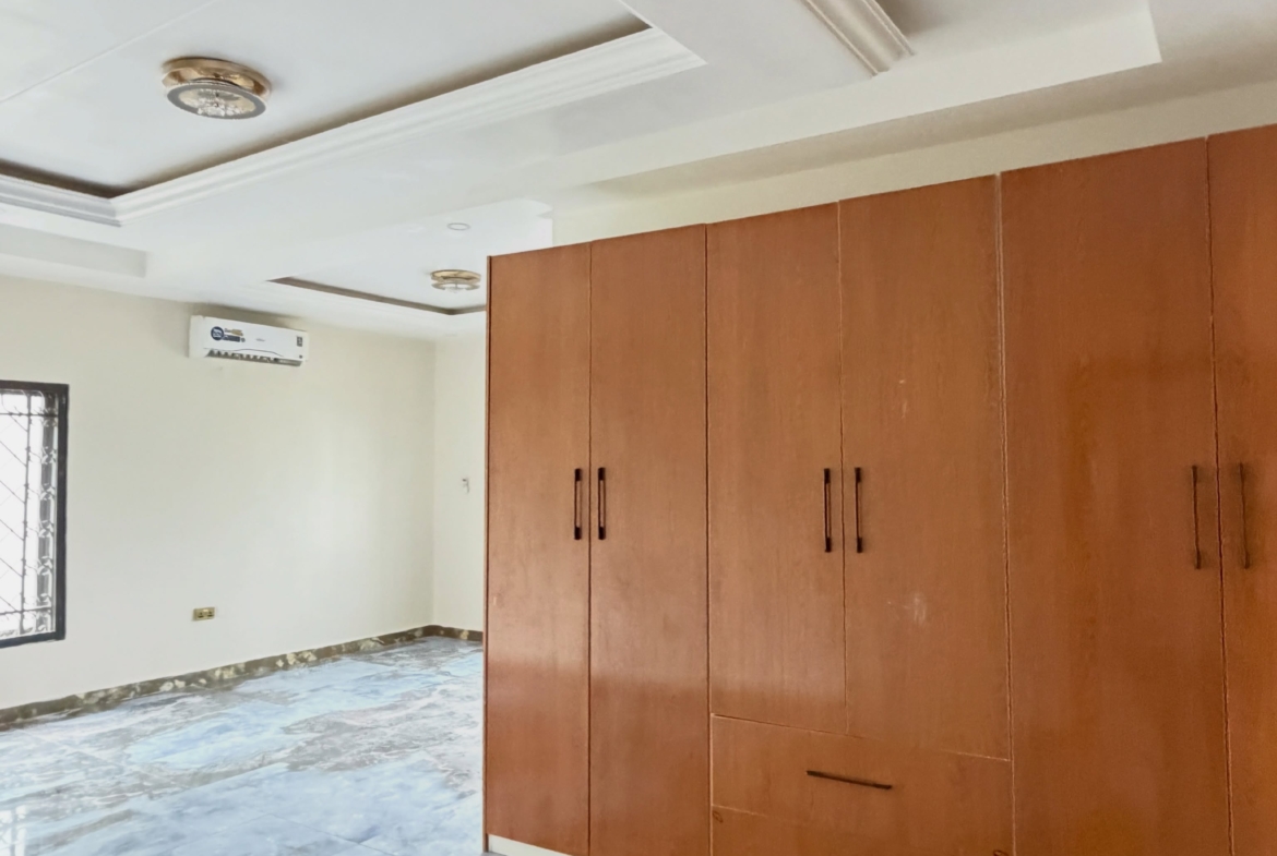 This exquisite 7 bedroom detached duplex with Boys' Quarters to let in Apo Dutse