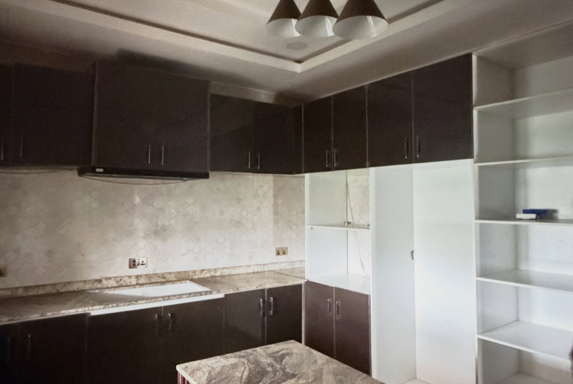 This exquisite 7 bedroom detached duplex with Boys' Quarters to let in Apo Dutse