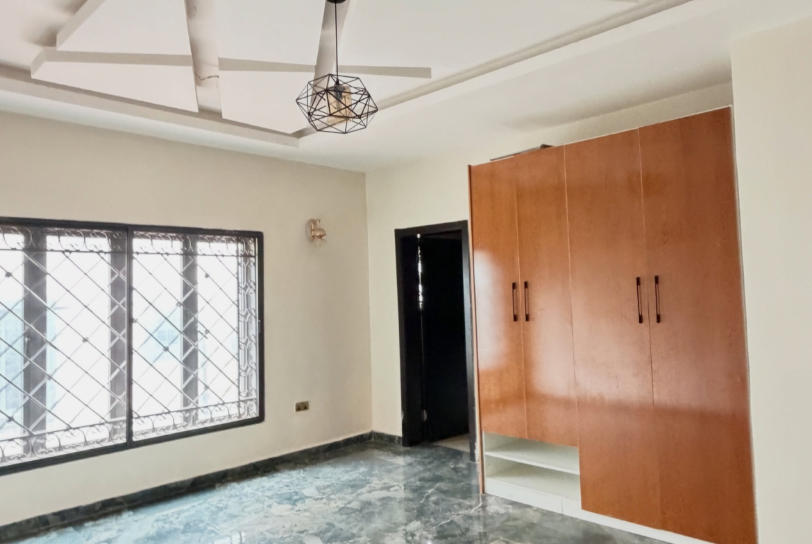 This exquisite 7 bedroom detached duplex with Boys' Quarters to let in Apo Dutse