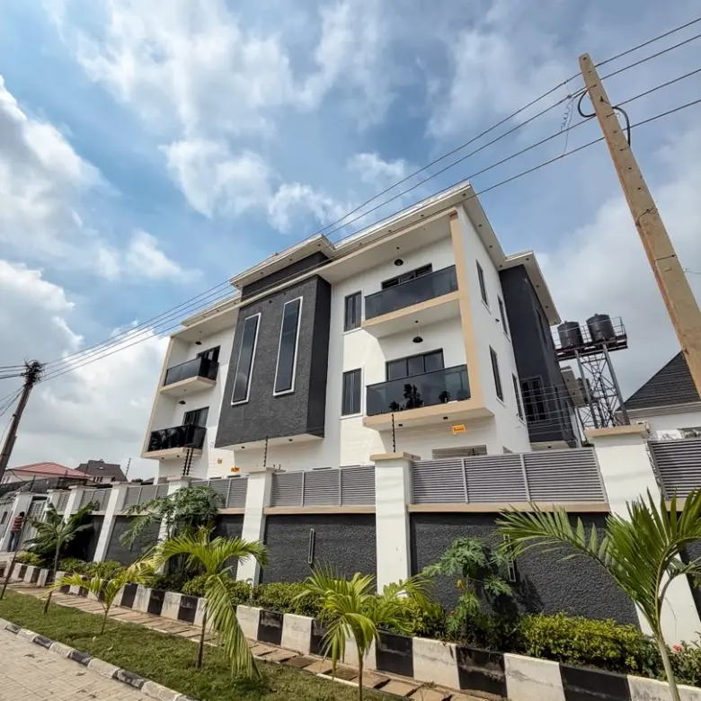 4 bedroom semi-detached duplex with BQ for sale in Wuse, Abuja