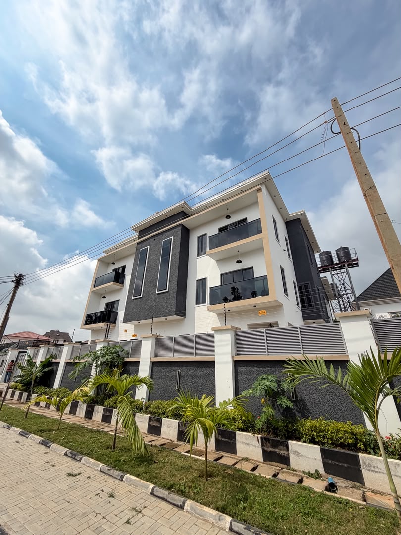 4 bedroom semi-detached duplex with BQ for sale in Wuse, Abuja