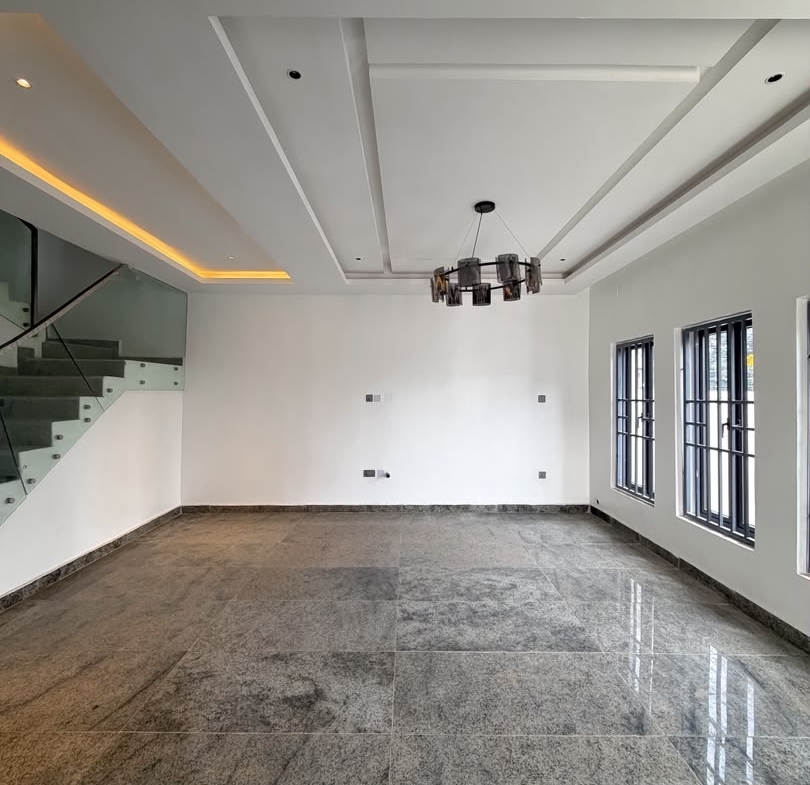 4 bedroom semi-detached duplex with BQ for sale in Wuse, Abuja