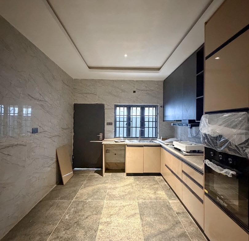4 bedroom semi-detached duplex with BQ for sale in Wuse, Abuja