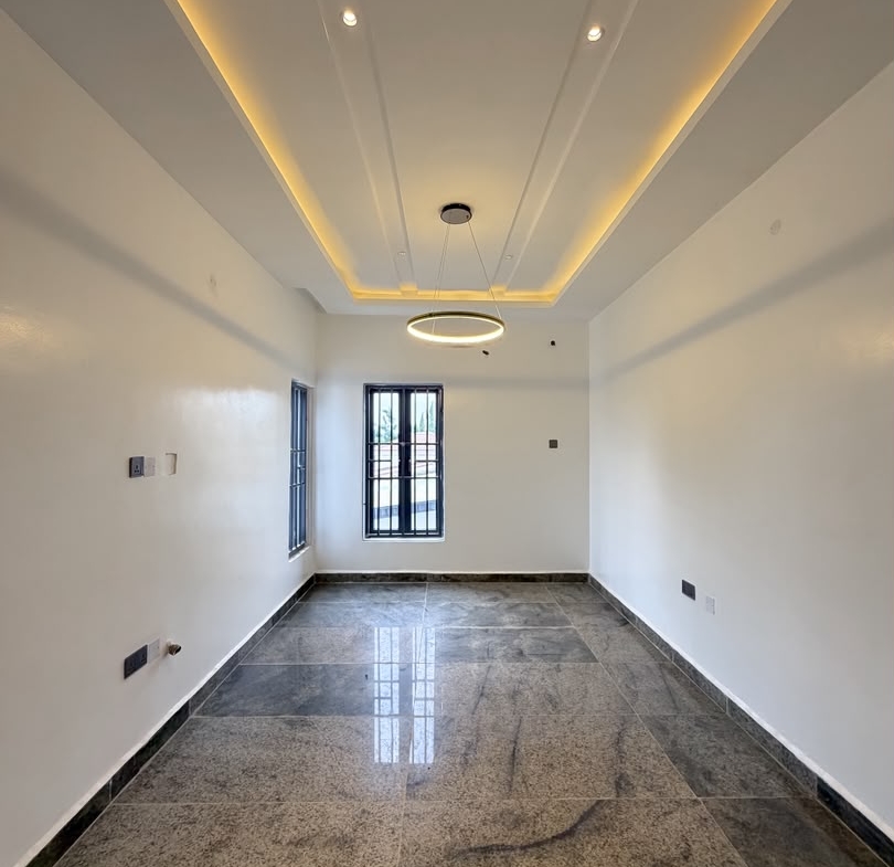 4 bedroom semi-detached duplex with BQ for sale in Wuse, Abuja