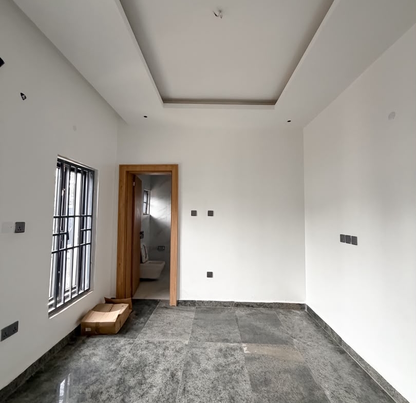 4 bedroom semi-detached duplex with BQ for sale in Wuse, Abuja