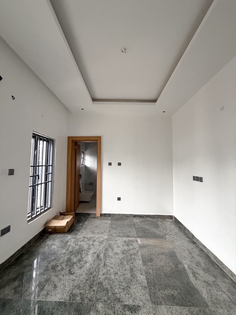 4 bedroom semi-detached duplex with BQ for sale in Wuse, Abuja