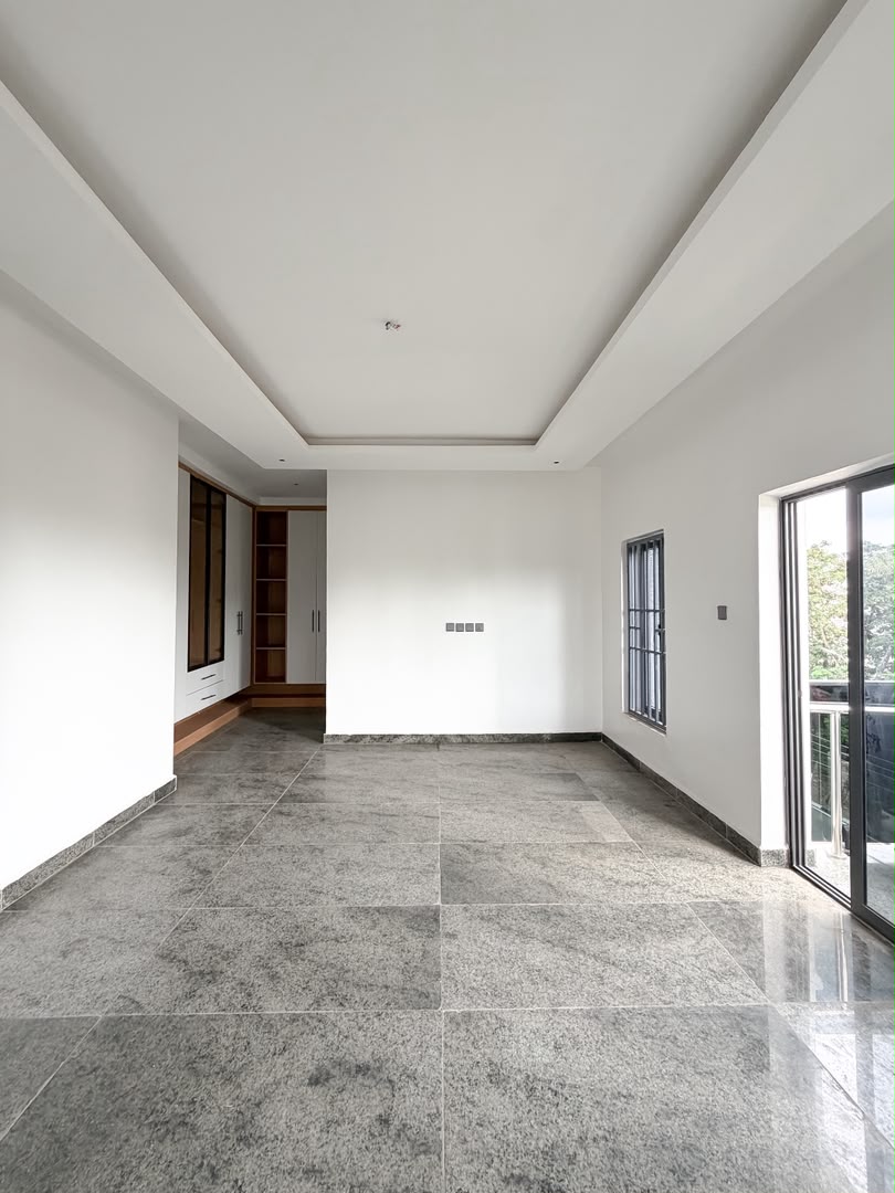4 bedroom semi-detached duplex with BQ for sale in Wuse, Abuja