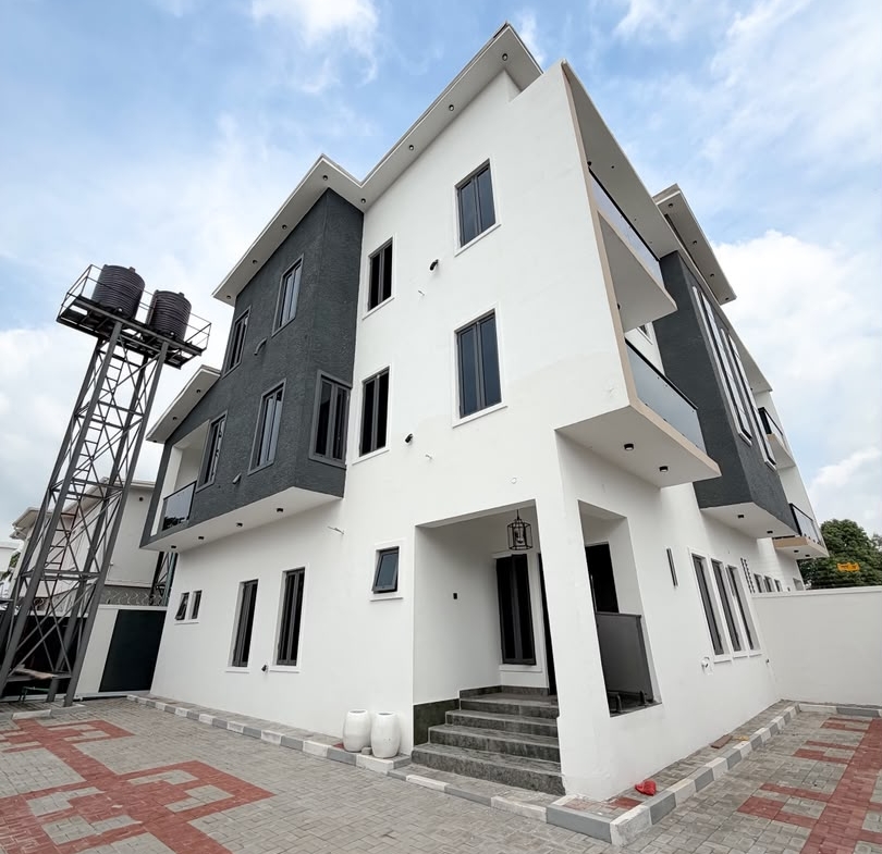 4 bedroom semi-detached duplex with BQ for sale in Wuse, Abuja