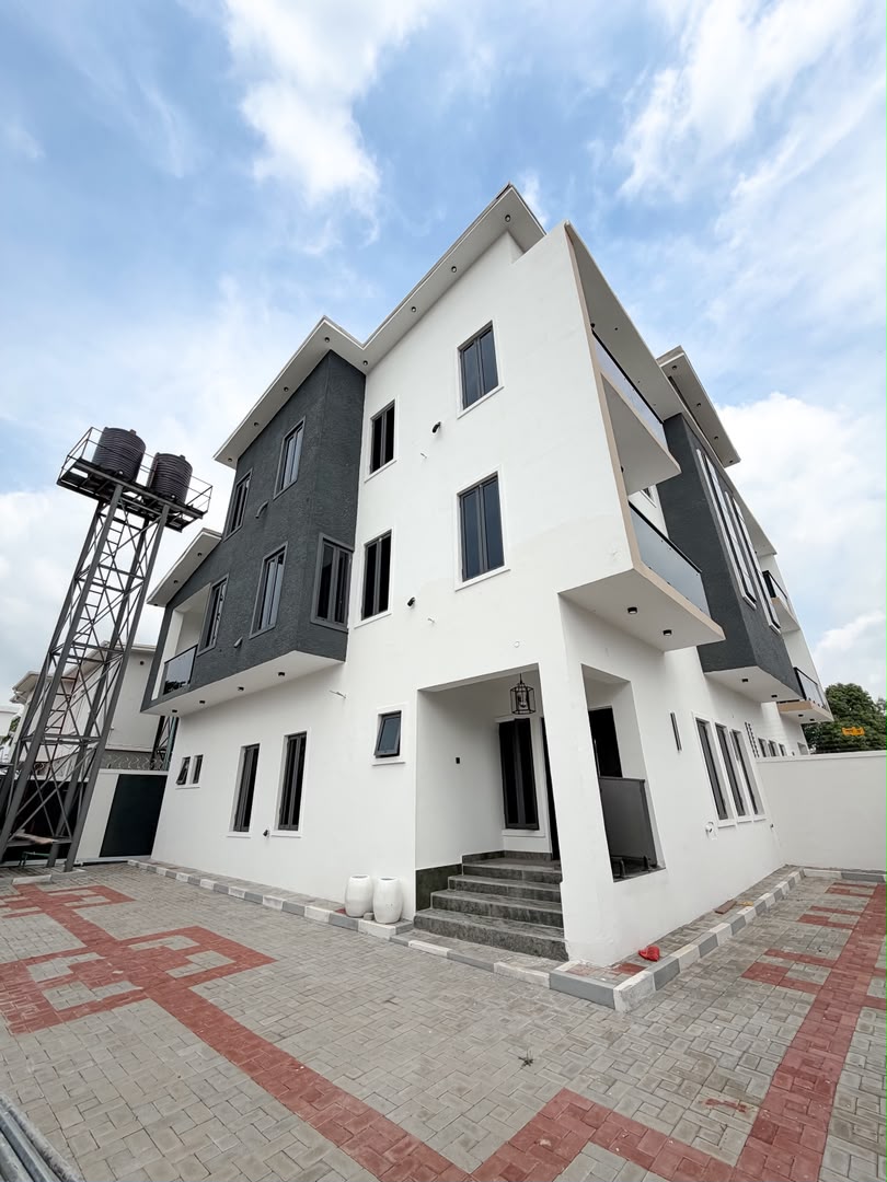 4 bedroom semi-detached duplex with BQ for sale in Wuse, Abuja